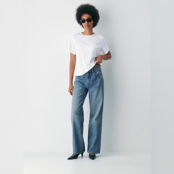 Aritzia Denim - NWT Aritzia Denim Forum The Farrah Hi-Rise Wide Jean Size 31